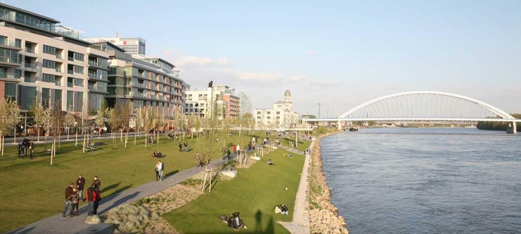 Panorama City Apartment With Free Parking Bratislava Bagian luar foto
