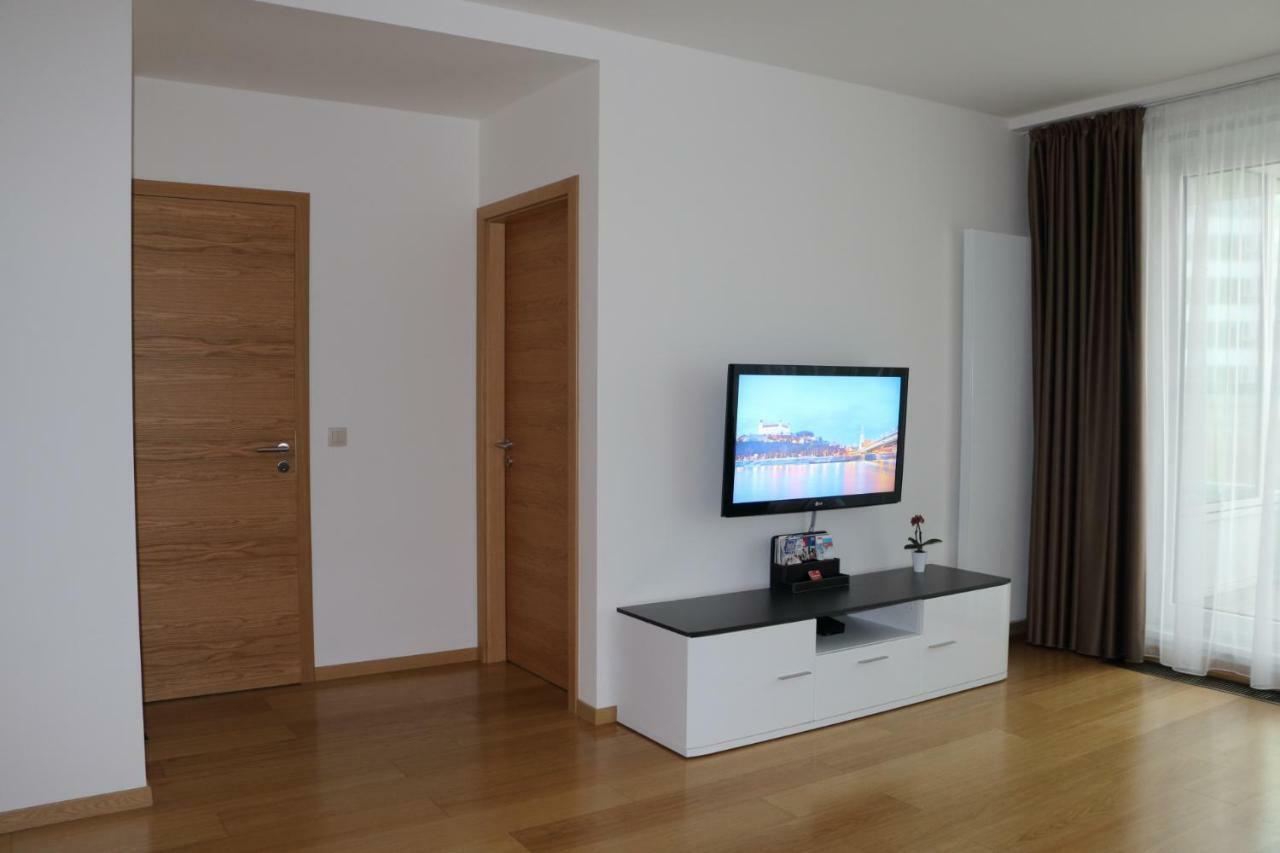 Panorama City Apartment With Free Parking Bratislava Bagian luar foto